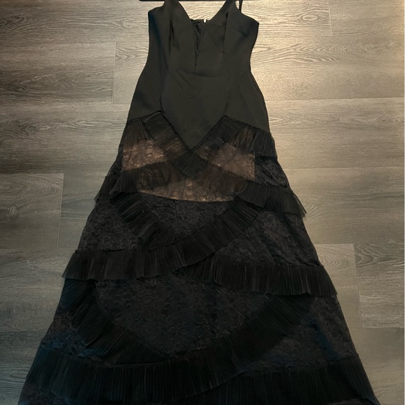 BCBG RUFFLE & LACE SKIRT EVENING GOWN, SIZE 8 - Picture 4 of 7